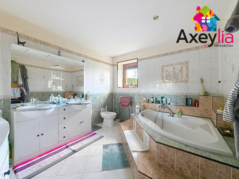 Maison - 252 m² - 8 pièces