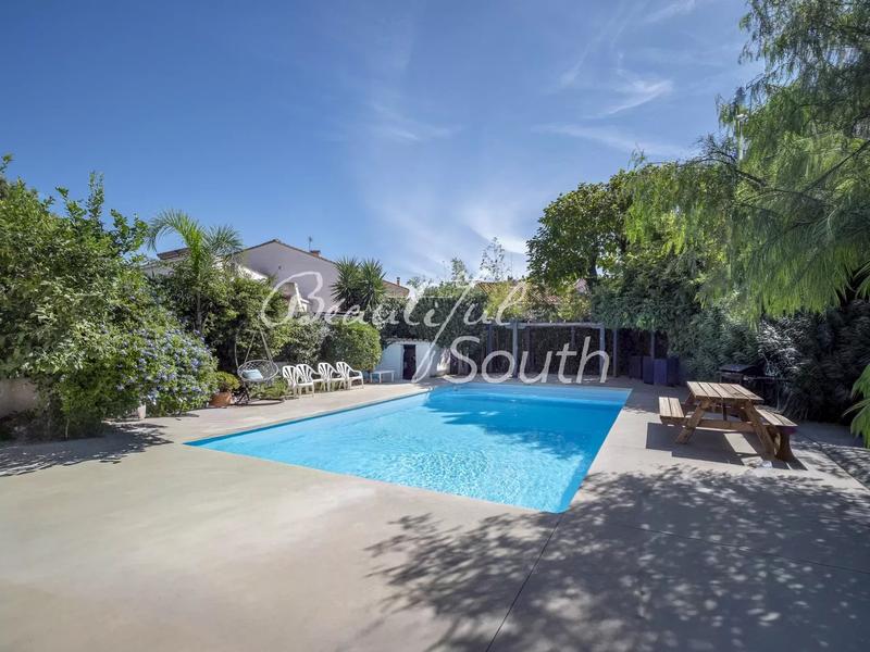 Villa - 302 m² - 10 pièces