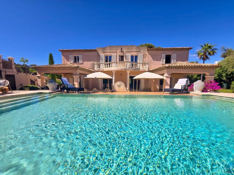 Villa - 329 m² - 6 pièces