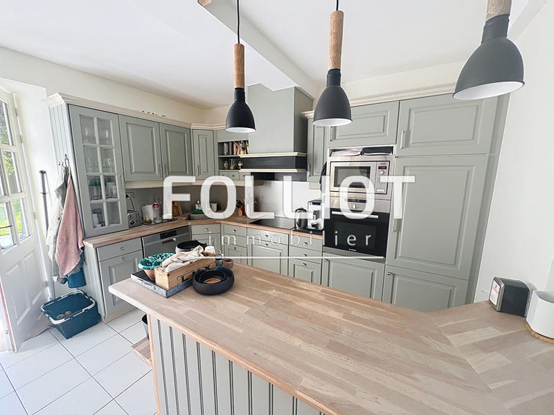 Maison - 198 m² - 10 pièces