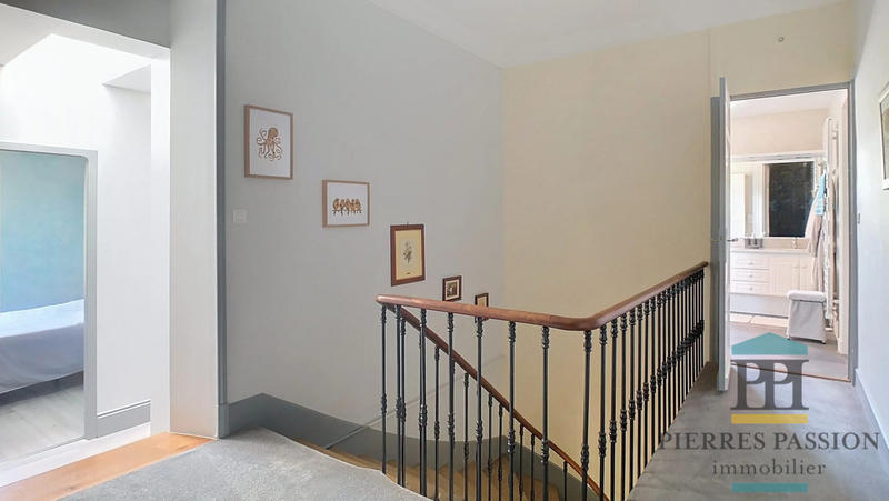 Maison - 275 m² - 9 pièces