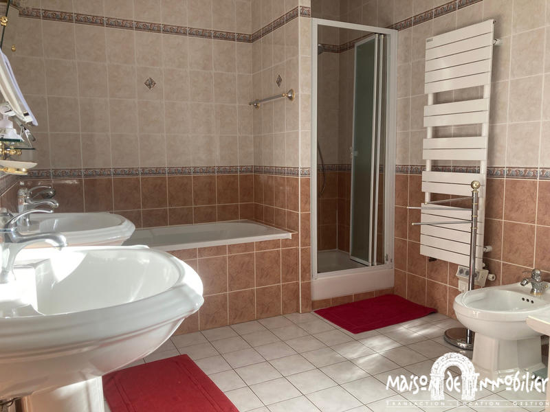 Maison - 353 m² - 9 pièces