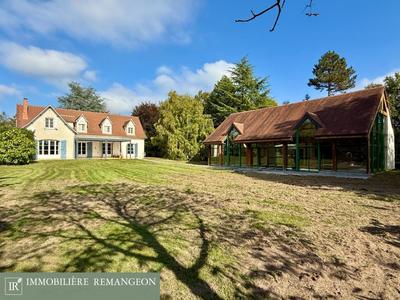 Maison - 211 m² - 8 pièces