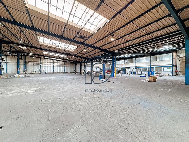 Entrepôt - 3 869 m²