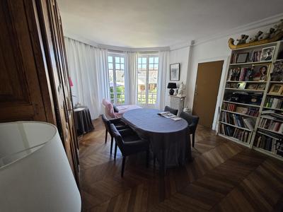 Maison - 303 m² - 7 pièces