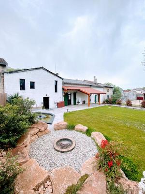 Maison - 250 m² - 6 pièces