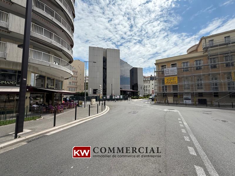 Fonds de commerce - Magasins - 48 m²