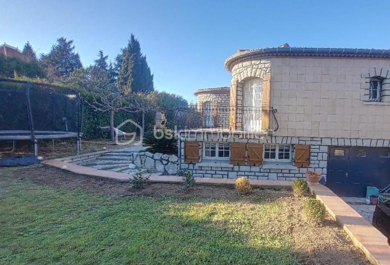 Propriété - 180 m² - 8 pièces