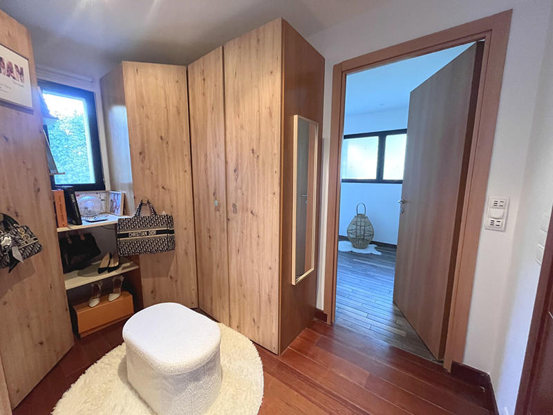 Maison - 214 m² - 8 pièces