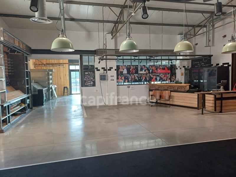 Local commercial - 122 m² - 1 pièce