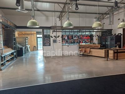 Local commercial - 122 m² - 1 pièce