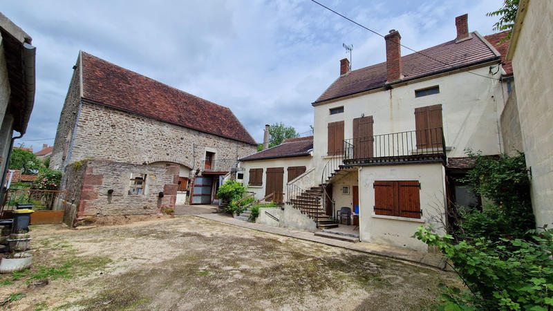 Maison ancienne - 181 m² - 8 pièces