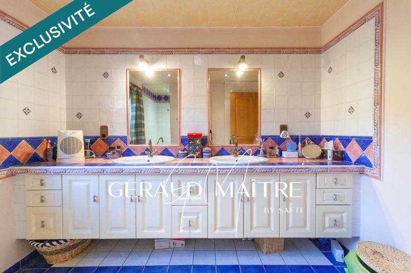 Propriété - 285 m² - 10 pièces