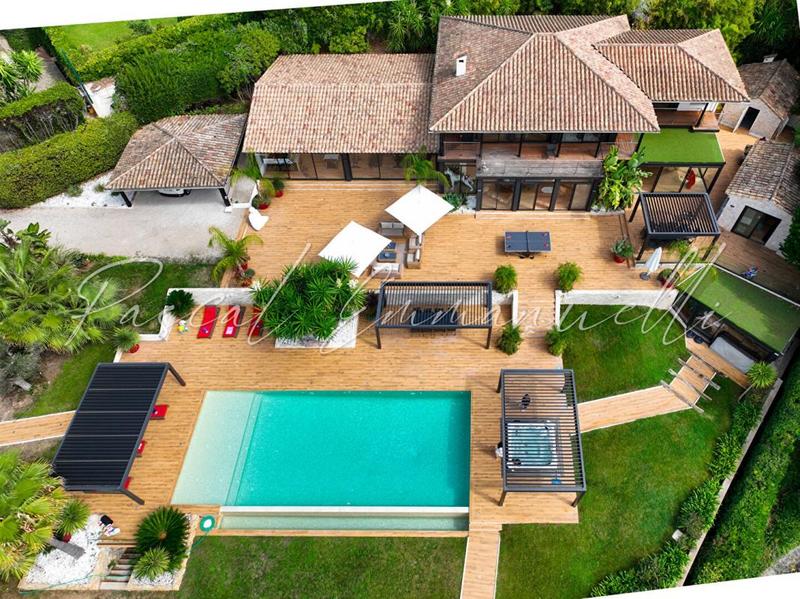 Villa - 410 m² - 8 pièces