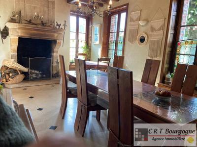 Maison - 250 m² - 7 pièces