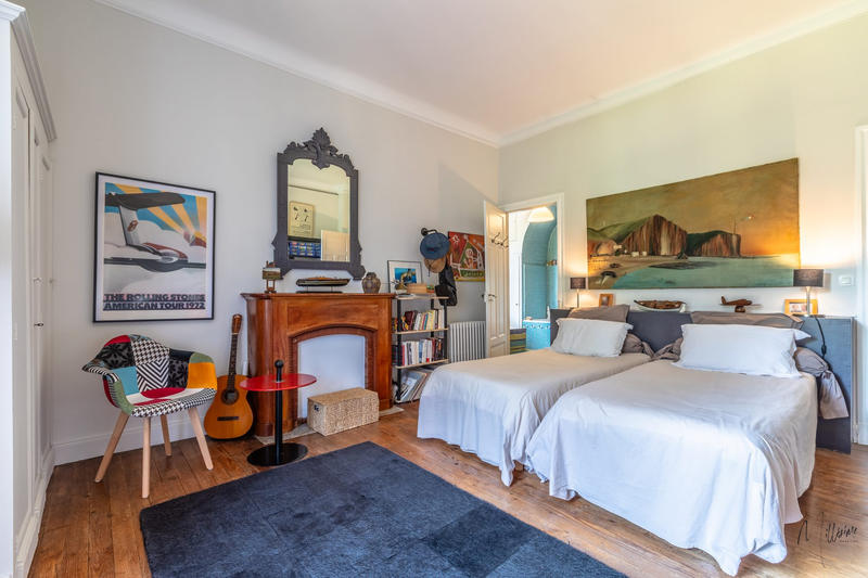 Maison - 214 m² - 6 pièces