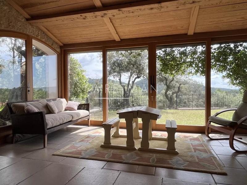 Villa - 185 m² - 8 pièces