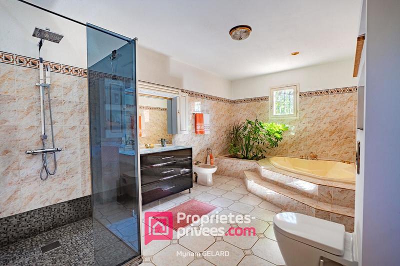 Maison - 296 m² - 8 pièces