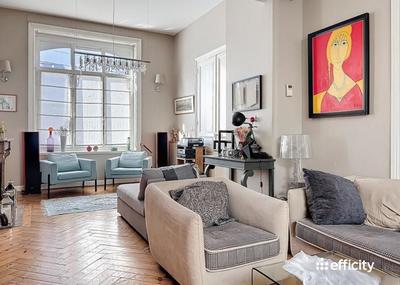 Maison - 220 m² - 7 pièces