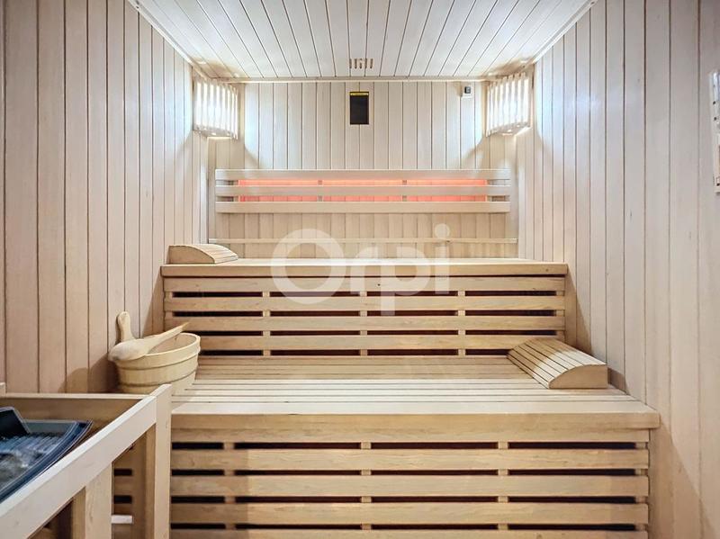 Maison - 236 m² - 7 pièces