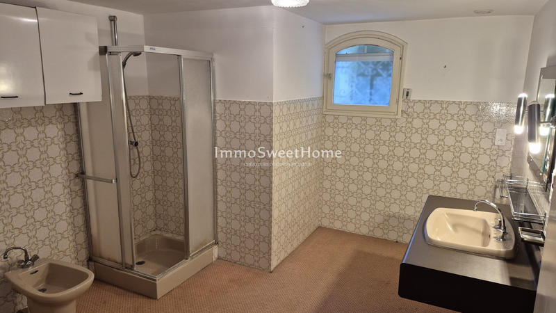 Villa - 242 m² - 9 pièces