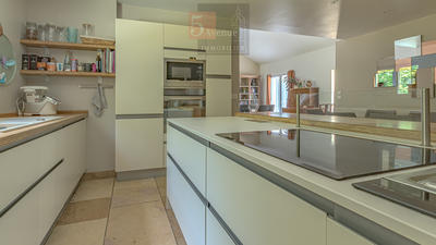 Maison - 212 m² - 9 pièces