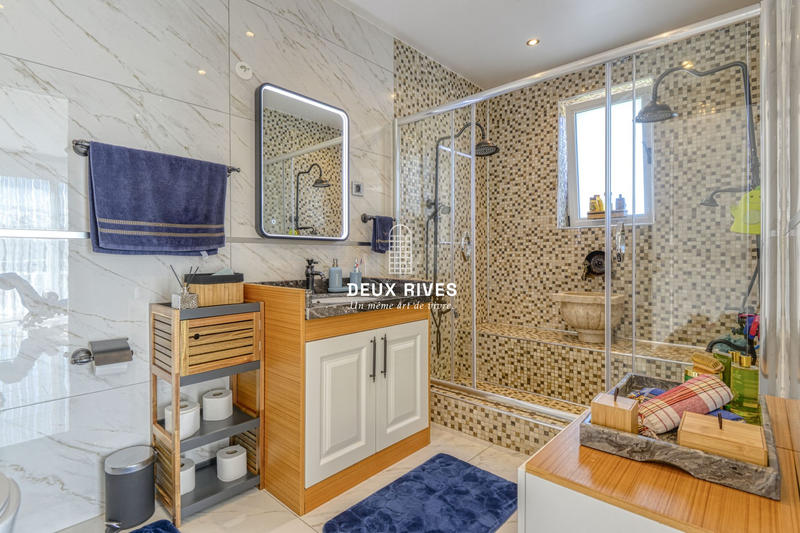 Maison - 550 m² - 7 pièces