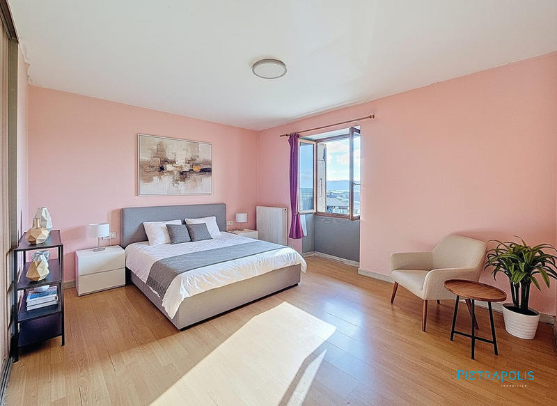 Maison - 195 m² - 7 pièces