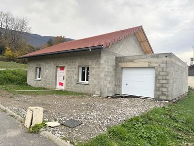 Maison - 102 m² - 4 pièces
