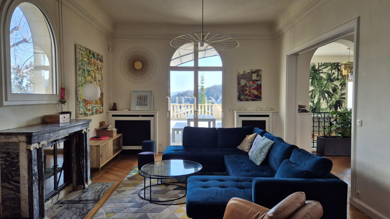 Maison - 600 m² - 17 pièces