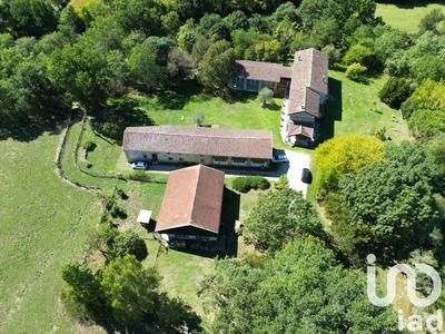 Maison - 564 m² - 13 pièces