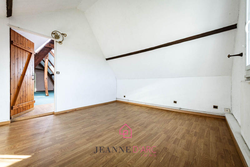 Maison - 210 m² - 8 pièces