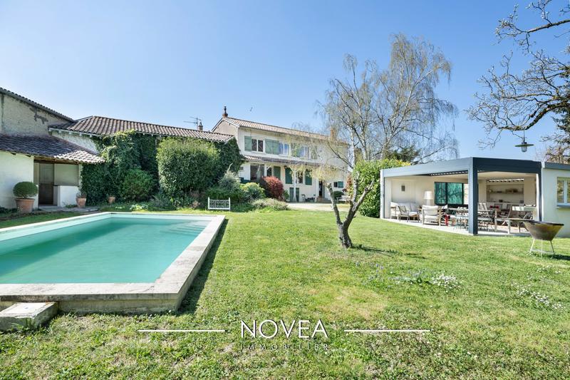 Maison ancienne - 307 m² - 9 pièces