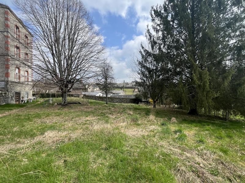 Maison - 1 100 m² - 30 pièces