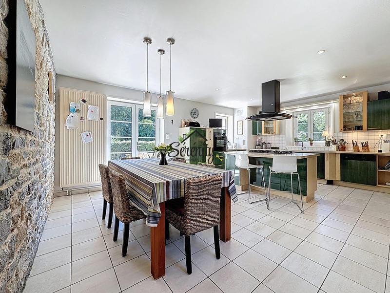 Maison - 266 m² - 8 pièces