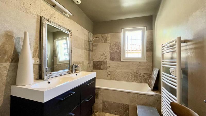 Villa - 220 m² - 8 pièces