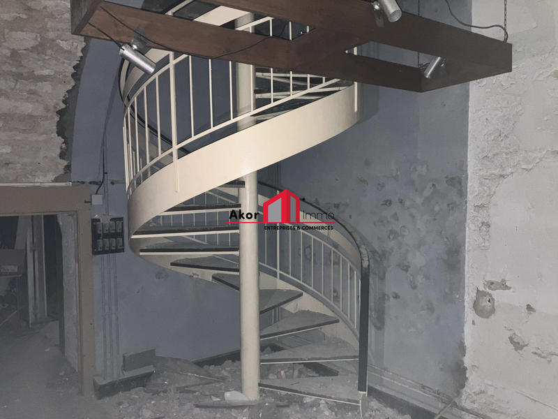 Local commercial - 284 m² - 2 pièces