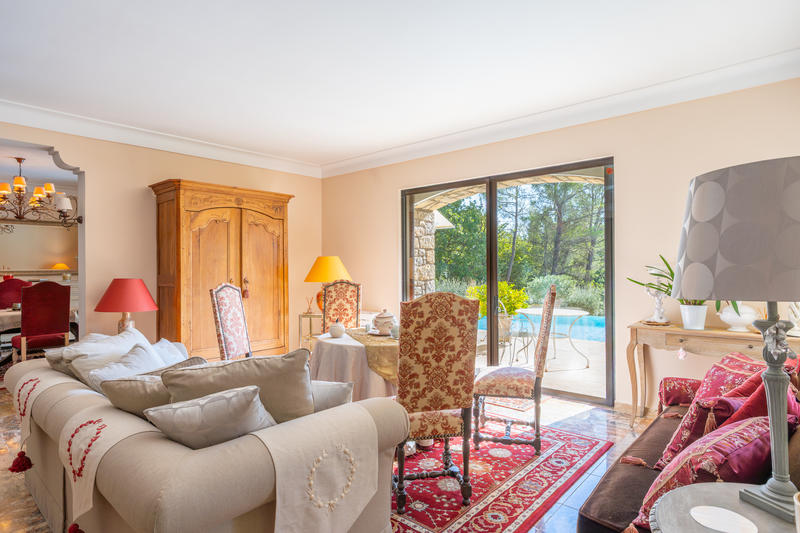 Villa - 300 m² - 8 pièces