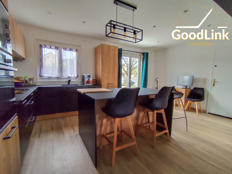 Maison - 104 m² - 5 pièces