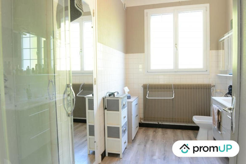 Maison - 180 m² - 8 pièces