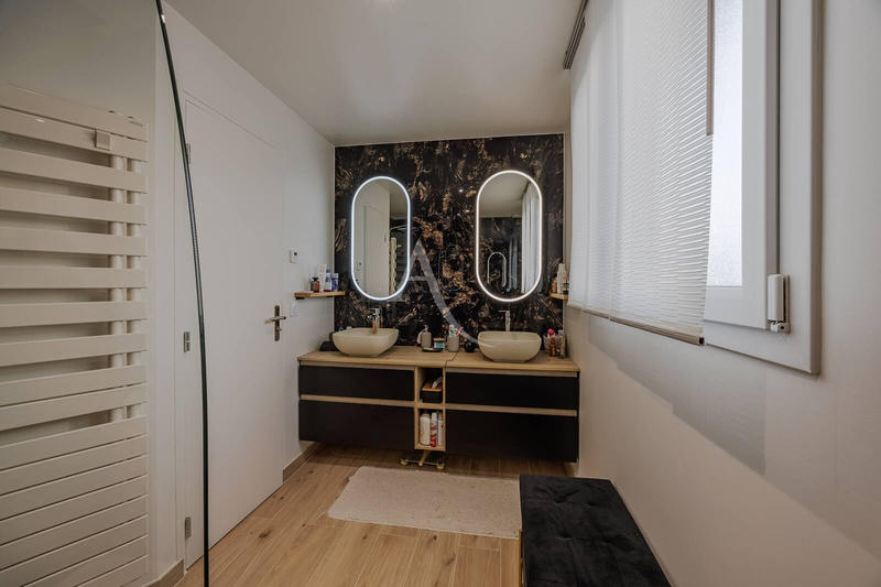 Maison - 186 m² - 6 pièces