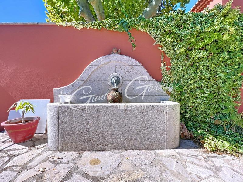 Maison - 480 m² - 16 pièces