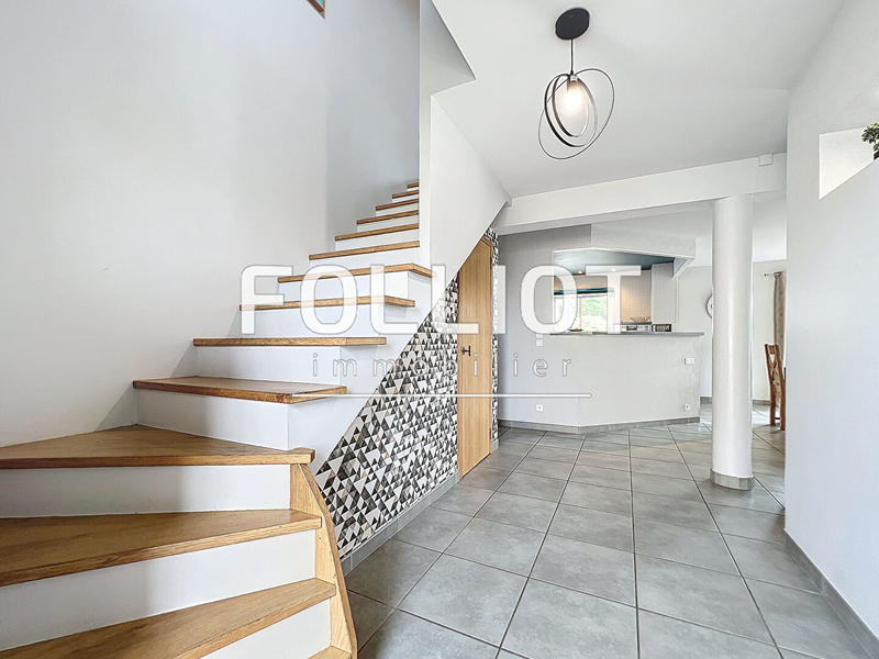 Maison - 230 m² - 7 pièces