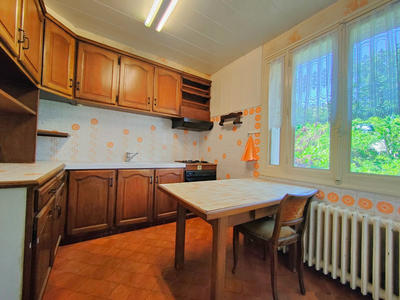 Maison - 94 m² - 7 pièces