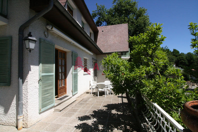 Maison - 209 m² - 9 pièces