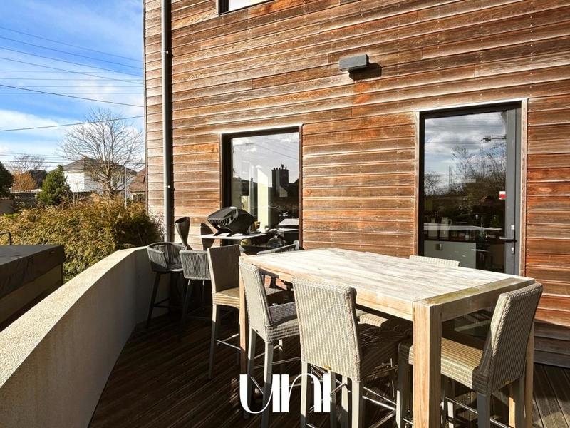 Maison - 210 m² - 6 pièces