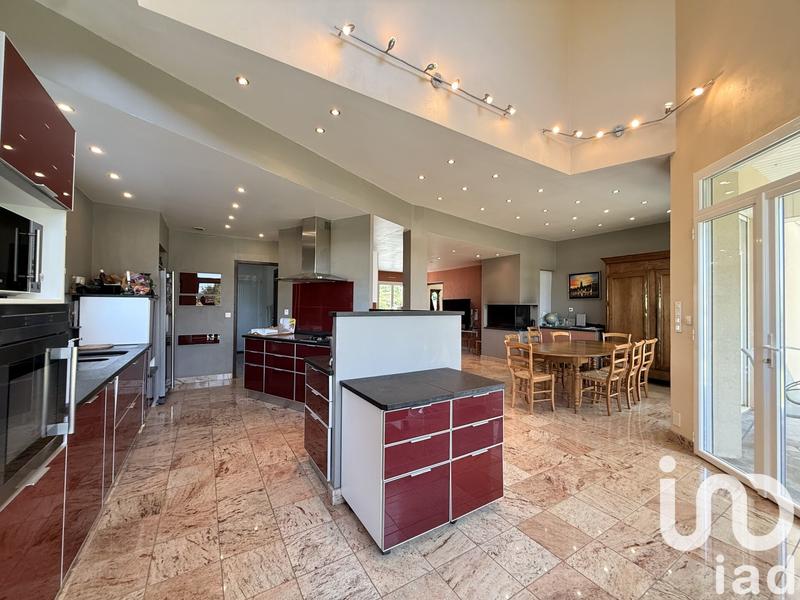 Maison - 210 m² - 8 pièces