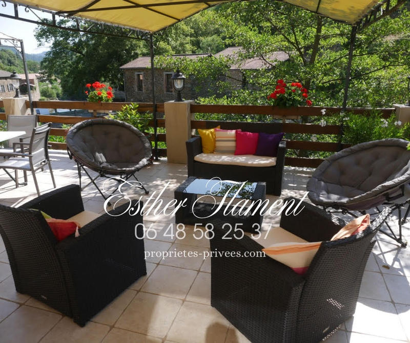 Maison - 337 m² - 9 pièces