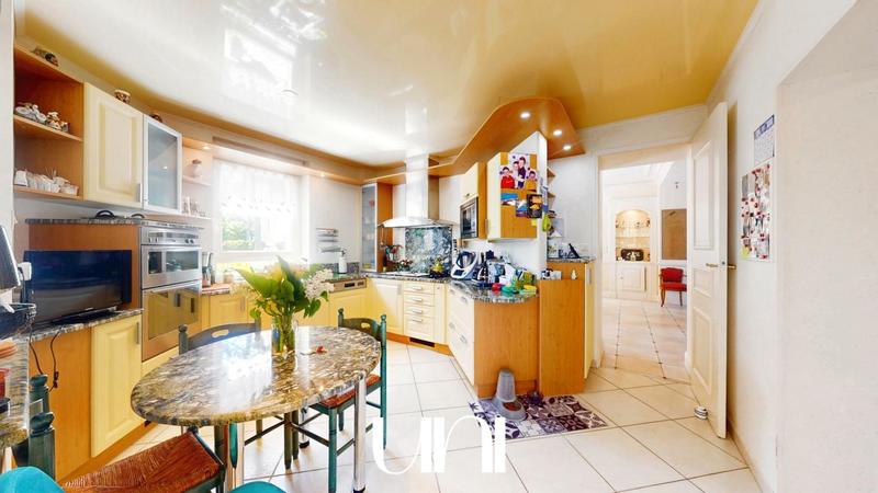 Maison de maîtres - 367 m² - 12 pièces