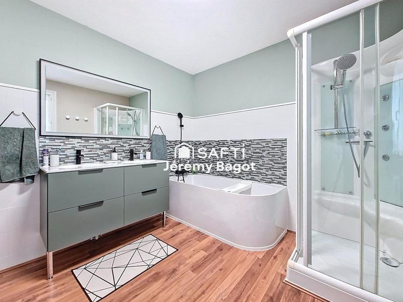 Maison - 240 m² - 7 pièces